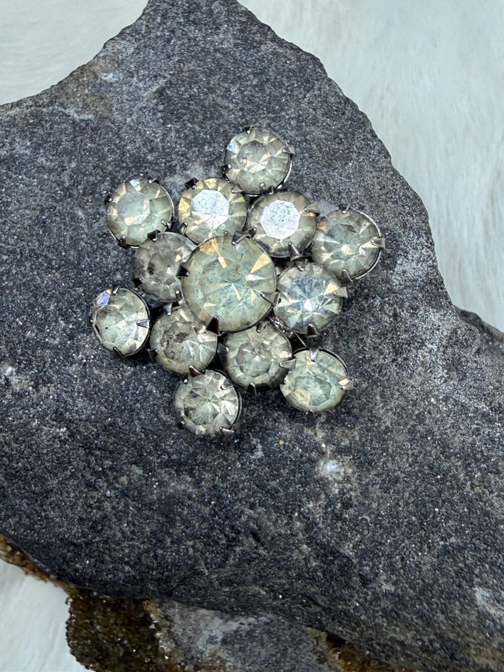 Vintage Clear Rhinestone Silver Tone Flower Starburst Brooch 1.25" X 1.25"